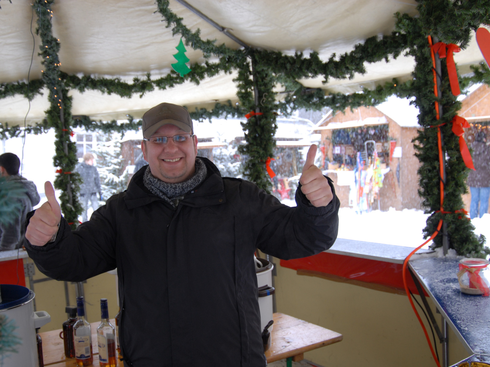Getränkstand Blick in den Getränkestand auf dem Weihnachtsmarkt in Schmallenberg im Schmallenberger Sauerland