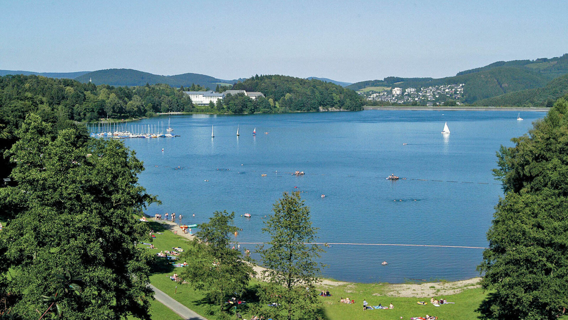 Blick auf den Hennesee im Sauerland